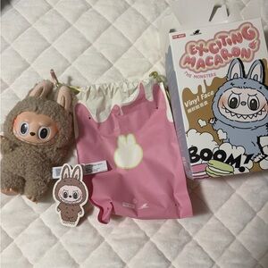 Exciting Macaron Vinyl Face in Toffee